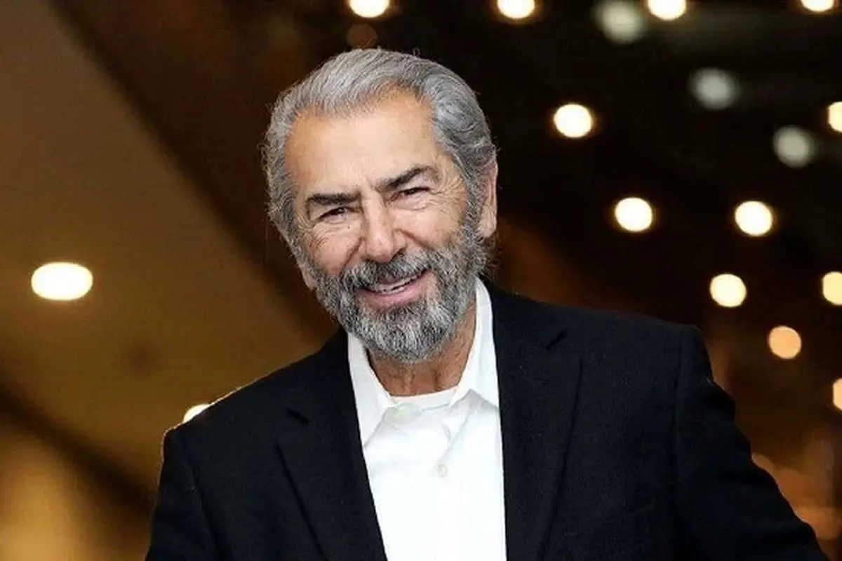 (ویدئو) تعجب مجری از حافظه و اطلاعات بالای فرامرز قریبیان در 82 سالگی!