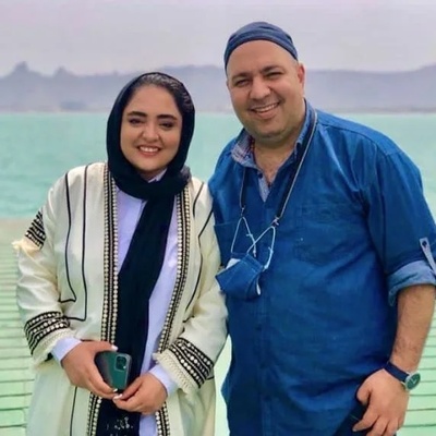 (ویدیو) تخریب و ضایع کردن جنجالی نرگس محمدی توسط همسرش علی اوجی وسط برنامه زنده/ فقط قیافه و نگاه نرگس!