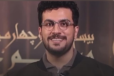 نوشابه باز کردن امیرحسین قیاسی بعد از دریافت جایزه حافظ: حق به حق دار رسید ولی در تعجبم که چرا ...+فیلم