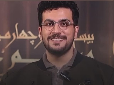 نوشابه باز کردن امیرحسین قیاسی بعد از دریافت جایزه حافظ: حق به حق دار رسید ولی در تعجبم که چرا ...+فیلم