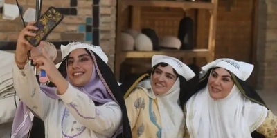 نگاهی به پشت صحنه سریال بامداد خمار و لوکیشن عمارت بصیرالملک و دکان نجاری با حضور نرگس آبیار