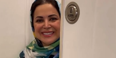 نگاهی به چیدمان خاص و مدیترانه ای منزل کمند امیرسلیمانی بازیگر سریال اسباب زحمت/ مبلمان راحتی، آجرکاری دیوار اتاق نشیمن+فیلم