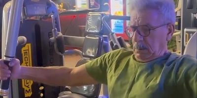 وقتی یوسف تیموری از پدرش کم می‌آورد! ویدیوی دیدنی از کل‌کل ورزشی یوسف تیموری و پدرش