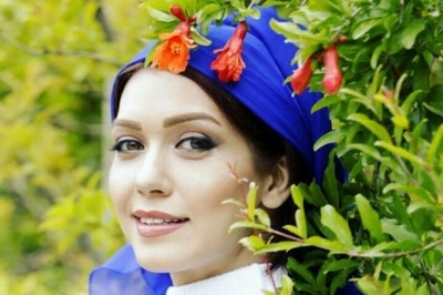 شیک پوشی شهرزاد کمال زاده حتی در اتاق قدیمی هم به چشم میاد!