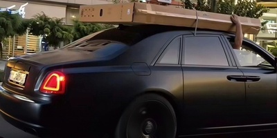 فوری: خط تولید رولزرویس وانت در تهران افتتاح شد!/ وانت‌بارِ 30 میلیاردی در خیابان‌های تهران/ وقتی پولداری به معنای منطقی بودن نیست!