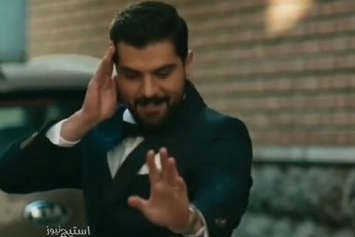 هنرنمایی حرفه‌ای سینا مهراد با لباس دامادی در برابر مادر و عروسش؛ خوشحالی بی‌حد و اندازه مادر از سر و سامان گرفتن پسرش+فیلم