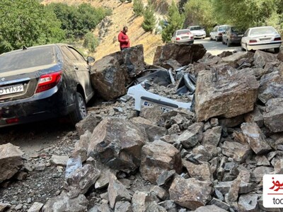 (تصاویر+14) له شدن وحشتناک خودرو‌ها در جاده امامزاده داوود بعد از ریزش کوه!