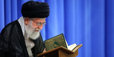 قرار هر روزه‌ی ما در ماه خدا؛ تلاوت‌های ماندگار رهبری/ تلاوت ملکوتی سوره حمد با صدای سراسر آرامش‌بخش رهبر انقلاب+ویدیو