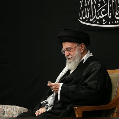 سکانسی که قلب مخاطبان صداوسیما را لرزاند؛ اولین باری که نام «رهبر شهید» در قاب تلویزیون آمد