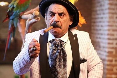 (ویدیو)  یادی کنیم از آقا رشید و شوخی با شیر مادر/ واااای  واکنش امین زندگانی از خنده بدتر بود که😂