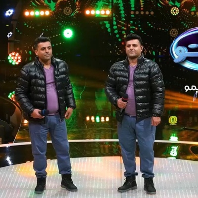 سقف استودیو لرزید! اجرای آهنگ شاد شمالی که همه را به وسط کشاند! / اجرای شاد و دیدنی دوقلوهای دوست‌داشتنی در صداتو