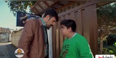 (ویدیو) پشت صحنهی سکانس بمبخندهی فن کمر مازندرانی بهروز فریبا، خواهرزاده محسن تنابنده در سریال "پایتخت"، که روی رحمت پیاده کرد😂