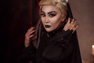 هر روز با استایل بازیگران ایرانی: جزئیات تاج کریستال شمعی در استایل گوتیک و دراماتیک مریم معصومی، استایل سارا بهرامی به رنگ سال سفید ابری، استایل ماکسیمالیسم بهناز جعفری بازیگر بامداد خمار