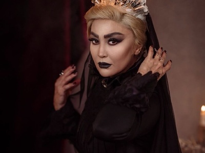 هر روز با استایل بازیگران ایرانی: جزئیات تاج کریستال شمعی در استایل گوتیک و دراماتیک مریم معصومی، استایل سارا بهرامی به رنگ سال سفید ابری، استایل ماکسیمالیسم بهناز جعفری بازیگر بامداد خمار