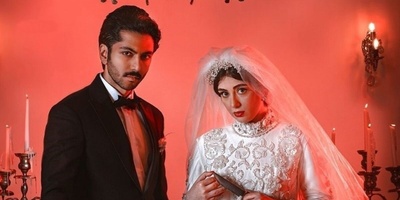 نگاهی به چیدمان خونه مجردی اعیونی کیسان دیباج با شومینه شاه پسند/ مبلمان شیک و مدرن با ترکیب چوب بلوط و مخمل تابلو های زمان قاجار و...