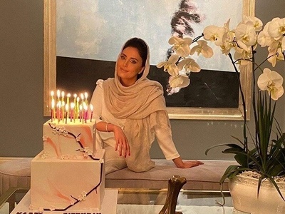 ترکیب اصالت و اشرافی گری در دکوراسیون منزل دوبلکس و اتاق خواب شاهانه الناز شاکردوست/ کتابخونه پر، مبلمان سلطنتی، فرش ایرانی،لوستر بلوری اعیانی و...