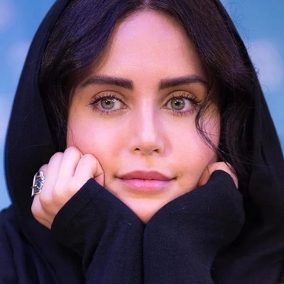 عکس شاعرانه و عاشقانه الناز شاکردوست در میان انبوهی از گل های قرمز و شمع