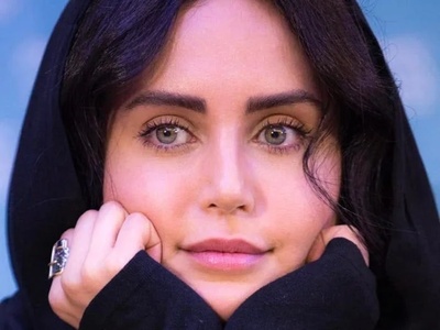 عکس شاعرانه و عاشقانه الناز شاکردوست در میان انبوهی از گل های قرمز و شمع