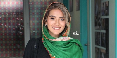 مونا کرمی خودش رو در یک رستوران لاکچری مهمون کرده!