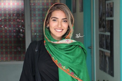 مونا کرمی خودش رو در یک رستوران لاکچری مهمون کرده!