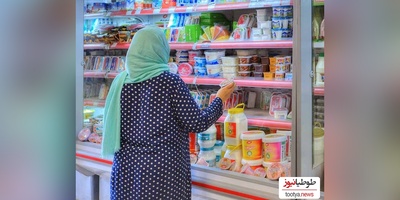 خلاقیت خنده دار بَقال ارومیه‌ای برای ترغیب مشتری به خرید حماسه آفرید/مرد حسابی با بچه چیکار داری آخه😂