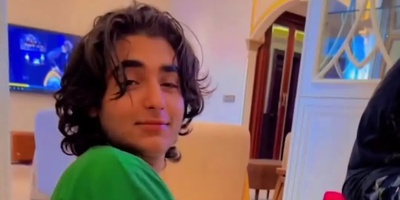 خلاقیت خنده‌دار و بامزه پسران ستاره سادات قطبی در استفاده از دستگاه ماساژور به جای میکروفون😂+ویدئو