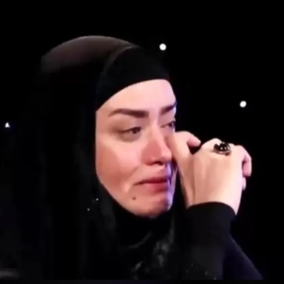 اشک‌های بی‌پایان الهام چرخنده لحظه وداع با پدرش؛ ویدیو دردناک از عزاداری خانم بازیگر کنار پیکر بی جان پدرش قبل از خاکسپاری/ روحش شاد