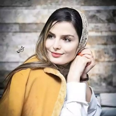 ببینید| غزاله اکرمی ورق را برگرداند؛ از ترس از ازدواج تا حلقه‌ای برلیانی که جلوی دوربین به نمایش گذاشت!