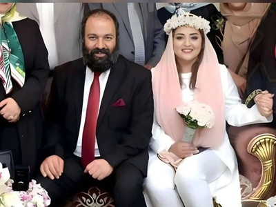 چیدمان منزل دوبلکس نرگس محمدی و علی اوجی/ مبلمان طرحدار و کلاسیک، آباژور رومیزی کنده کاری شده، پیانو، گیتار، تابلو های هنری  و...