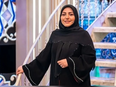 مهمانان ویژه مجری تلویزیون پرنده از آب درآمدند!/وقت گذرانی المیرا شریفی با طوطی‌های رنگارنگ در برنامه زنده +تصاویر