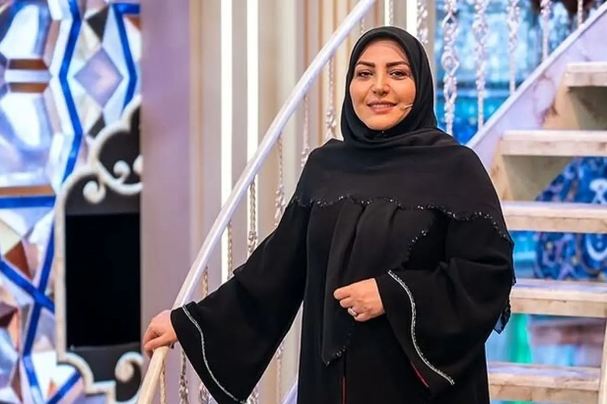 مهمانان ویژه مجری تلویزیون پرنده از آب درآمدند!/وقت گذرانی المیرا شریفی با طوطیهای رنگارنگ در برنامه زنده +تصاویر