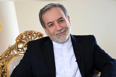 پشن پرده پخش آهنگ «باز منو کاشتی رفتی» در حضور عراقچی!+فیلم/ ماجرا چه بود؟