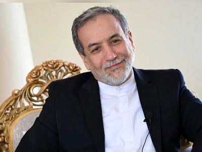 پشن پرده پخش آهنگ «باز منو کاشتی رفتی» در حضور عراقچی!+فیلم/ ماجرا چه بود؟