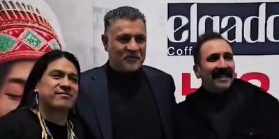 وقتی علی دایی مجبوره فرمان همسر رو اطاعت کنه: علاقه ای به کنسرت ندارم فقط به خاطر همسرم آمده ام/ اسکورت علی دایی توسط بادیگاردهای هیکل درشت از لحظه پیاده شدن از بنز سفیدش تا ...