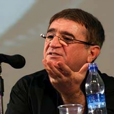 (ویدئو) تفاوت اصلی شما با آن‌ها کجاست؟ | درس بزرگ دکتر انوشه درباره "ریشه‌ها"