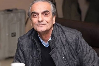 نگاهی به خونه و زندگی همایون ارشادی که بعد از فوت استاد الان رنگ و بوی غم به خود گرفته/ آجر به آجر این خونه پر از خاطره است+فیلم