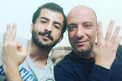 عکس مشترک پسر ریما رامینفر با پسر عموی معروفش علیرضا جعفری، سعید سریال متهم گریخت