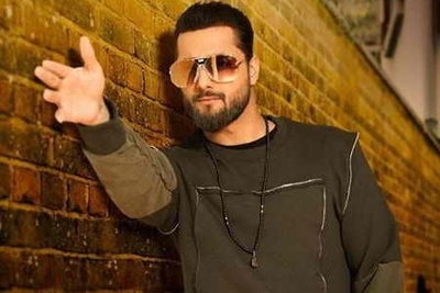 دانلود آهنگ خدا از ماکان بند+ متن ترانه/تو خلوت خودم بودم و میخواستم بگیری جونمو گفتم خدا خودت بیا و دستتو بذار رو شونه هام آروم بشم