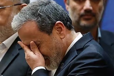 ببینید| بغض سنگین عباس عراقچی هنگام خاکسپاری خواهرش؛ وایت تلخ از زنی که بعد از مادر، تکیه‌گاه خانواده بود