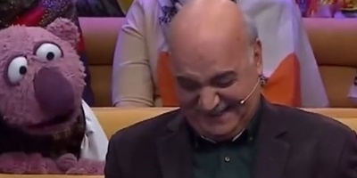 هدایای نوستالژی جناب خان برای ایرج طهماسب به بهانه شب یلدا و واکنش جالب آقای مجری