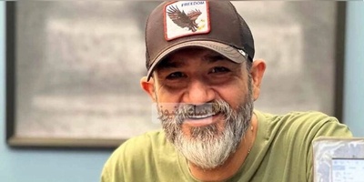 گوشهای مهران غفوریان، بهروز خالی‌بند زیر آسمان شهر برای کم کردن برجستگی توسط کارگردان به سرش چسبیده شد!+ویدیو