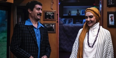 فیلم/بازپخش سریال یوسف پیامبر در سکانسی از ورود همسر جدید ارسطو به محفل خانوادگی نقی معمولی/ هما دستشو برید😂