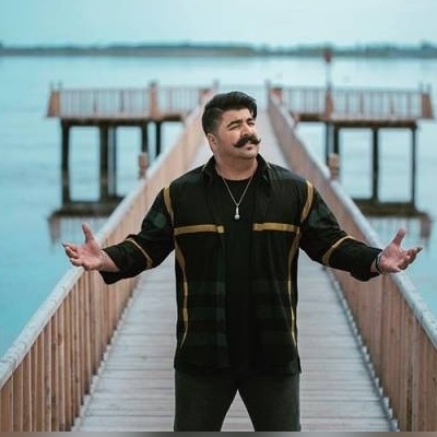 پاشید و با آهنگ عاشقانه «دو تا دل عاشق» از بهنام بانی حالتون رو عوض کنین/ لب دریا کنار تو دل من بی قرار تو خوبه تو این همه آدم من شدم دار و ندار تو😍😍+دانلود اهنگ