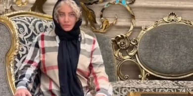 خونه و زندگی اشرافی شراره رخام/ مبلمان مخملی، نقاشی دیواری گرافیکی، آباژور پایه بلند، آویز های سقفی مجلل و...