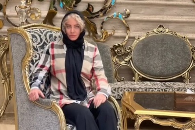 خونه و زندگی اشرافی شراره رخام/ مبلمان مخملی، نقاشی دیواری گرافیکی، آباژور پایه بلند، آویز های سقفی مجلل و...