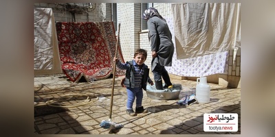 خلاقیت خنده دار مادر ایرانی برای زود خشک شدن فرش شسته شده در گرمای 50 درجه حماسه آفرید/ صدهزار آفرین به این مغز پر از ایده