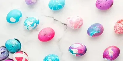 (فیلم) با جوش شیرین تخم مرغ رنگی جذاب و خاص درست کن! /آموزش تخم مرغ رنگی با جوش شیرین!/به روش جدید منحصربفرد ما برای رنگ کردن تخم مرغ عید نوروز سلام کنید!