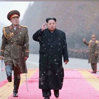 (فیلم) اولین رئیس جمهوری که توانست وارد خاک کره شمالی شود و چند قدمی راه برود!