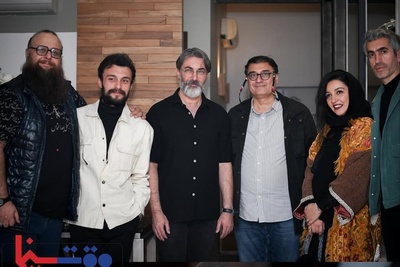 تضاد استایل‌ها در مراسم رونمایی از کتاب پیمان معادی در کتابفروشی مجتبی جباری؛ از تیپ پیمان معادی به سبک پسران دهه هشتادی تا استایل شیک پارسا پیروزفر+ویدیو