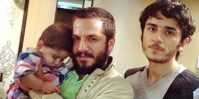 نگاهی به چیدمان منزل دوبلکس عباس غزالی بازیگر سریال یوسف پیامبر/ مجسمه دیواری سه بعدی فلامینگو، طراحی قصر مانندِ راه پله های دو طرفه و...